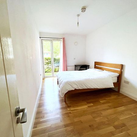 Bedroom 2, Queens Road London Exterior photo