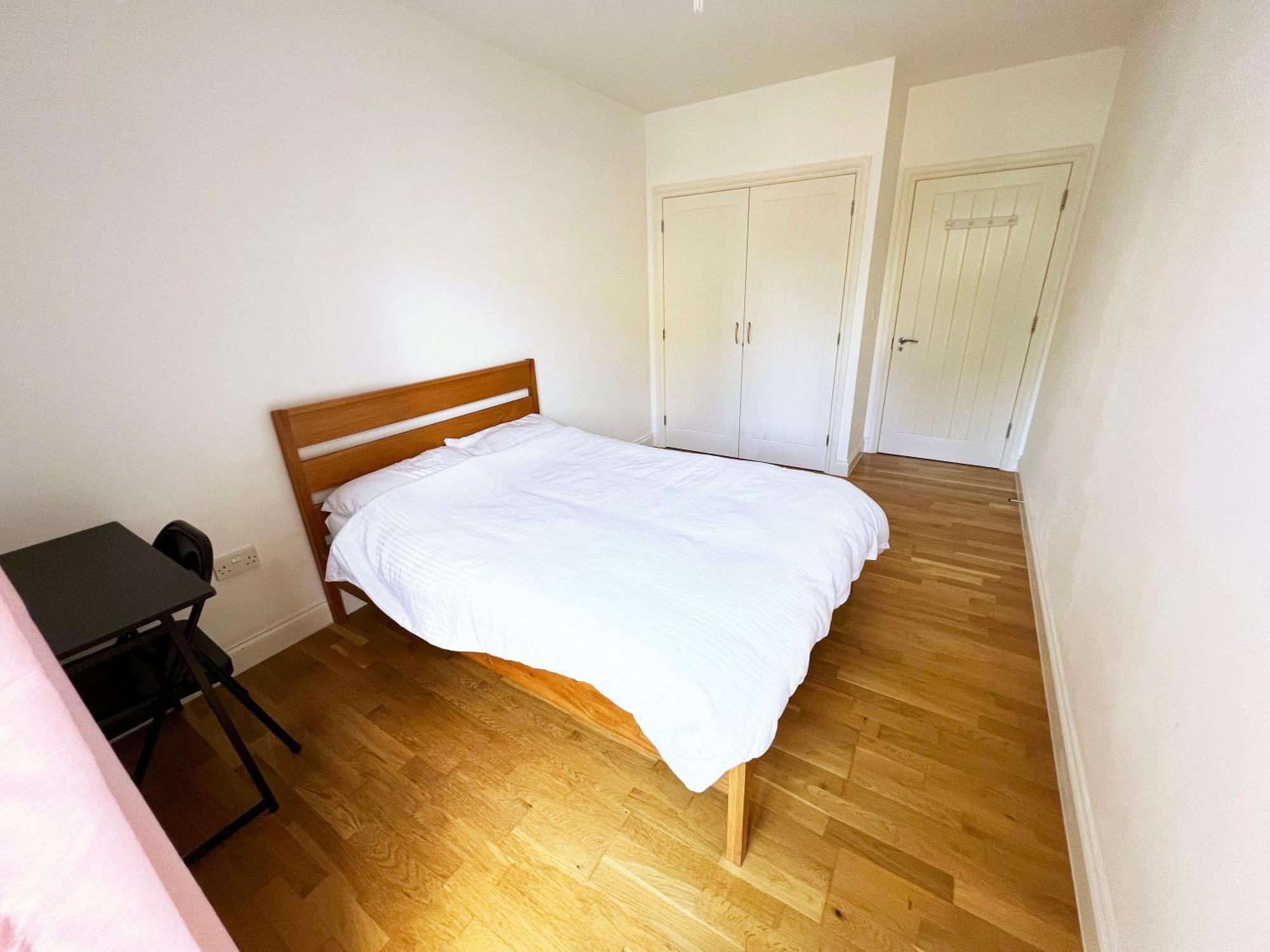Bedroom 2, Queens Road London Exterior photo